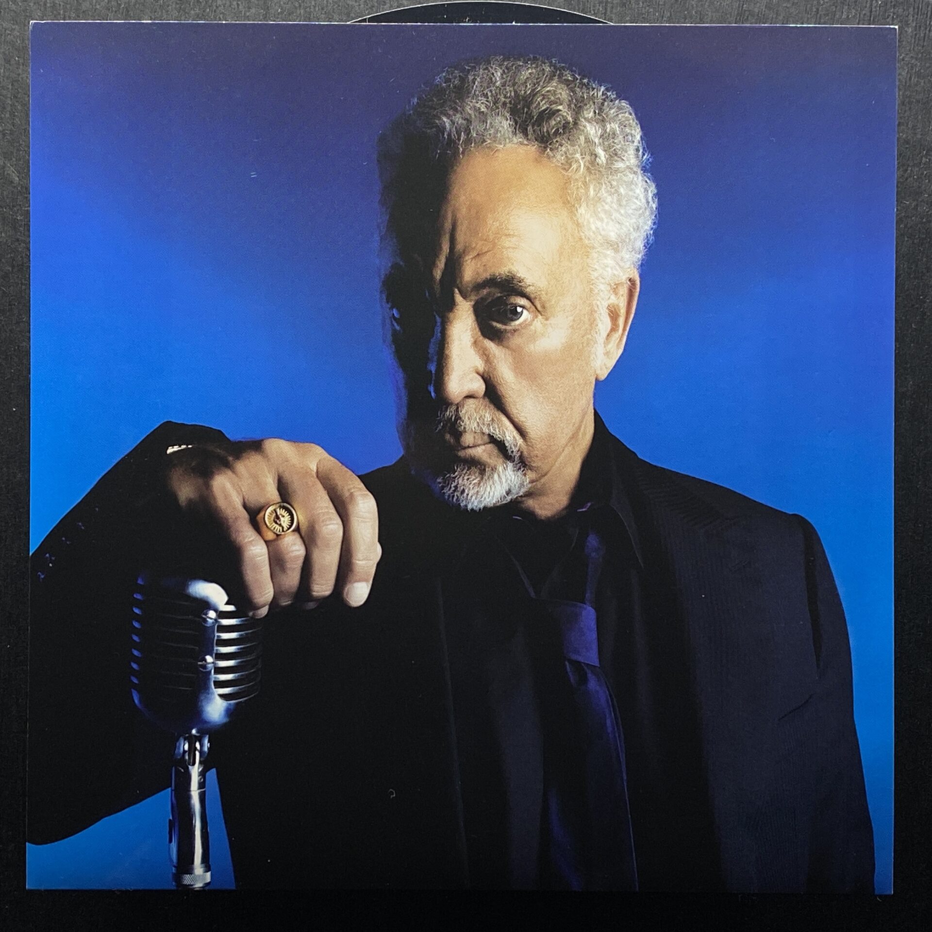 Tom Jones – Evil